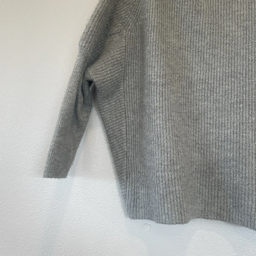 For The Republic Gray Mock Neck Long Sleeve Sweater Women's‎ Size Medium